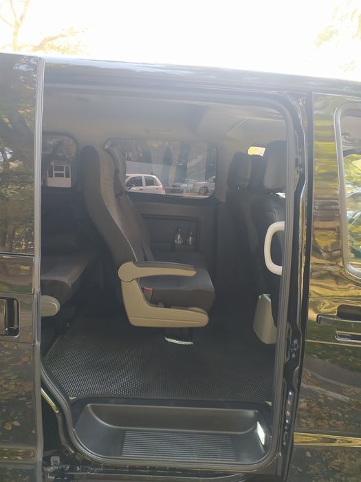 Машина на заказ комфорт 8 и 15 человек по городу по гори загород Чимга