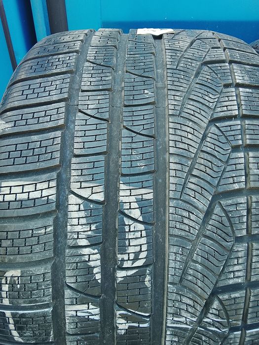 295 30 19 cu 235 35 19. Pirelli.  An 2022 cu 2019.