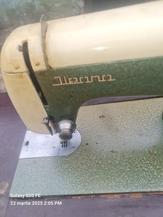 Vând mașină de cusut iliana