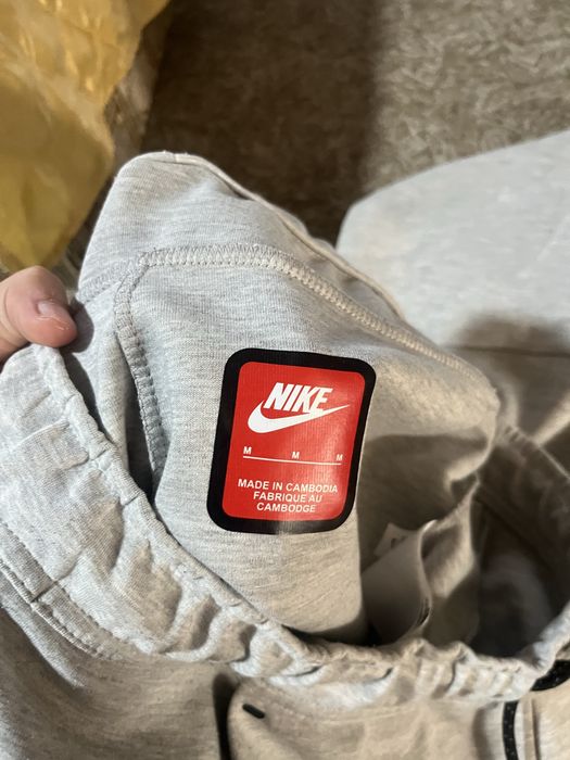 Nike tech fleece М размер сив