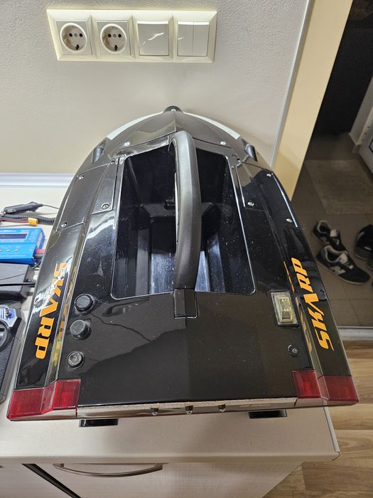 Лодка за захранка Scarp