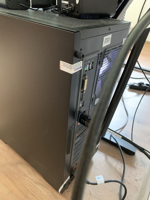 Геймърски дизайнерски компютър Ryzen 7 RAM 32 с екран на 19 месеца неизползван като нов