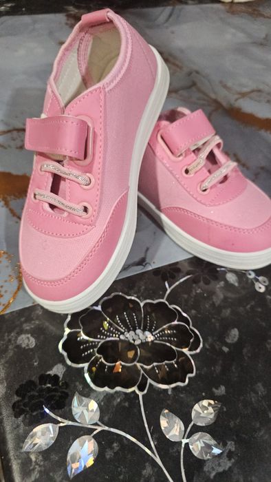 Продаётся новые кросовки