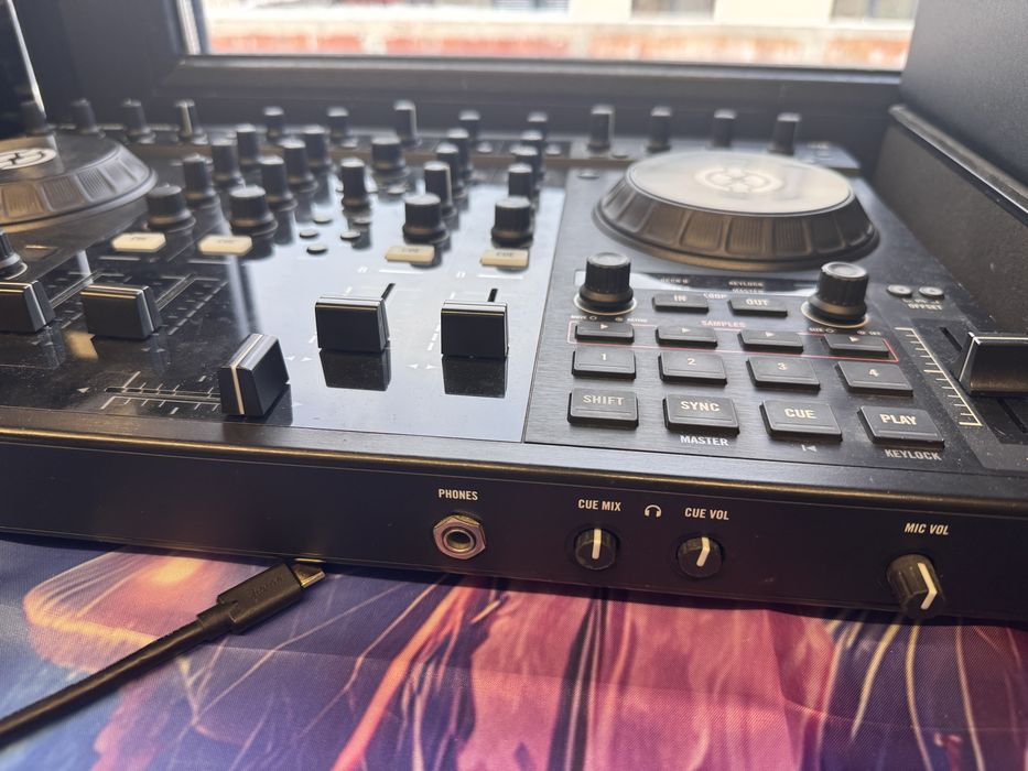 Traktor kontrol s4