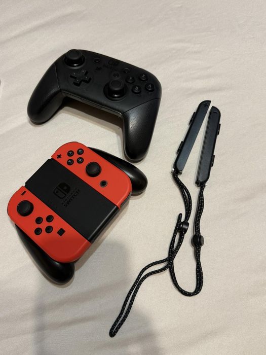Nintendo Switch OLED Mario Red Edition + Игри и Аксесоари