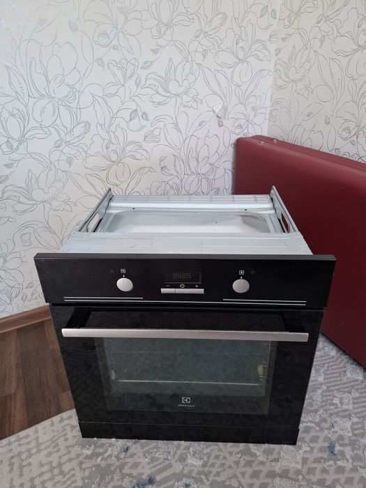 Духовка  Electrolux