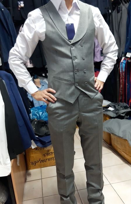 Костюм (тройка) 44размер