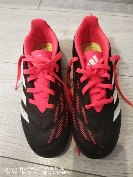 Футболни Стоножки Adidas Predator