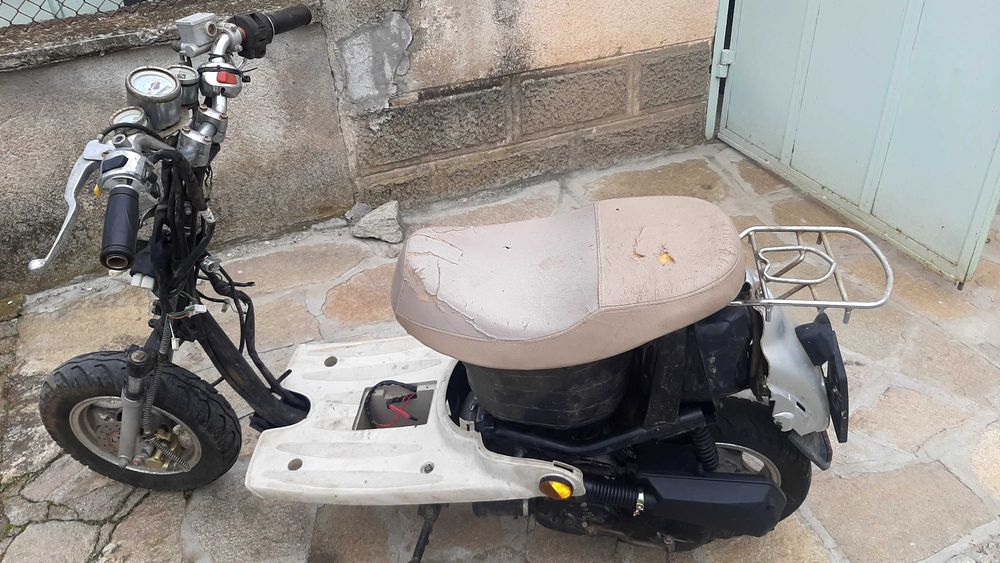 Продавам  скутер  50см³