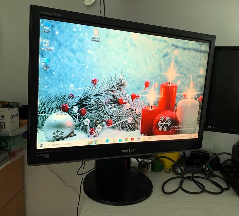 Samsung SyncMaster 2693HM monitor LCD 26 inchi 1920 x 1200 cu 5 ms