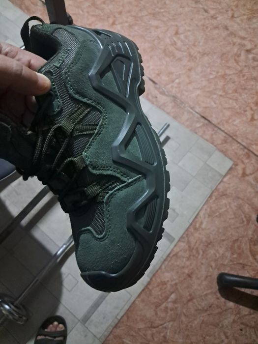 Продам кроссовки