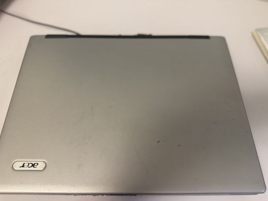 Acer kompyuter DVD ichida qotmasdan ishkaydi