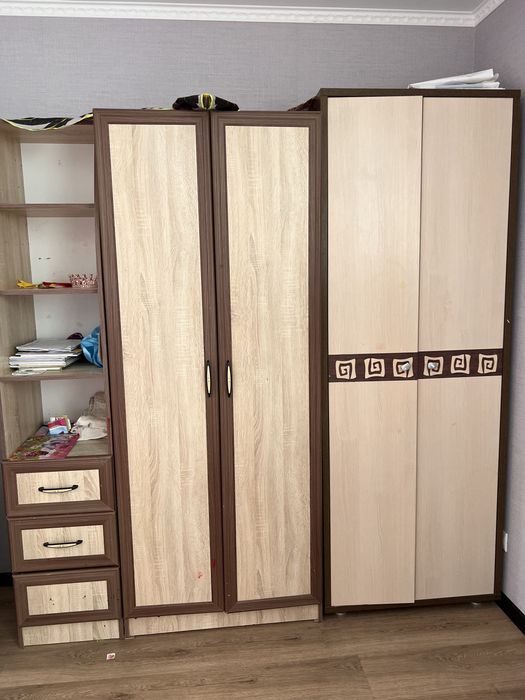 Шкаф и кровать , письменный стол.