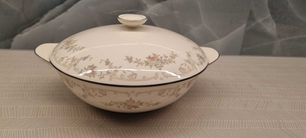 Порцеланов супник, съд за топло сервиране Royal Doulton