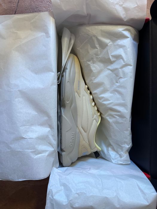 Hugo Маратонки чисто нови