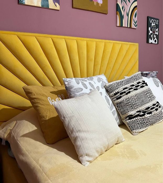 Срочно продается кровать с пуфом(сундук)