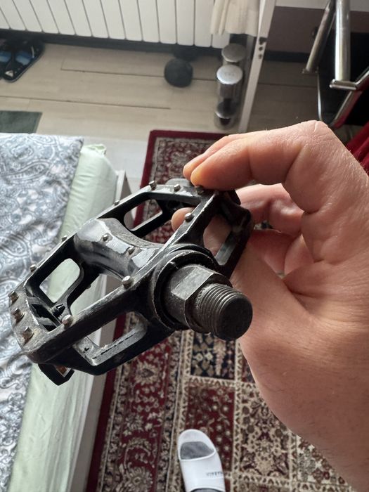 Педали, ръкохватки и огледало за колело