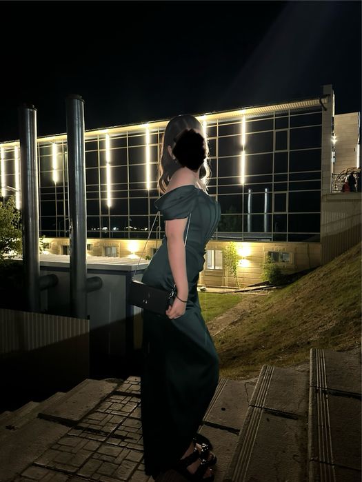 Женское вечернее платье