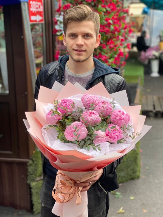 Куст хризантемы, куст розы, пионы, тюльпаны