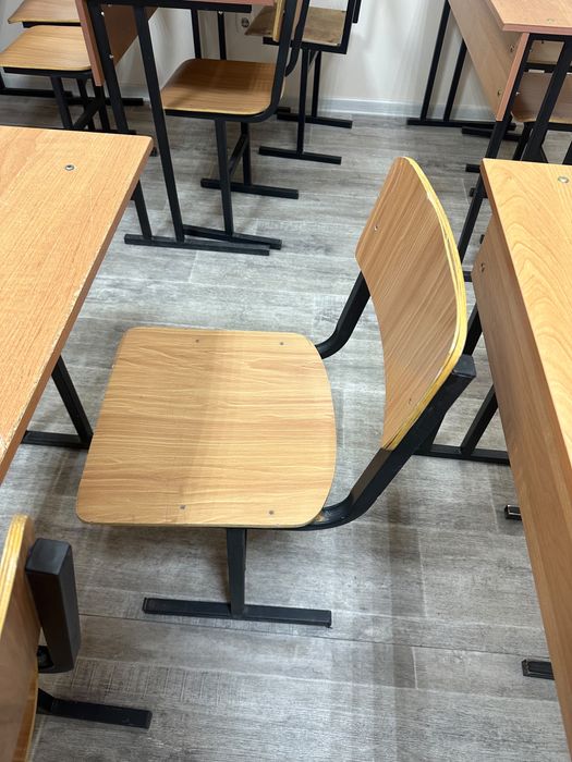 Школьная парта и стул
