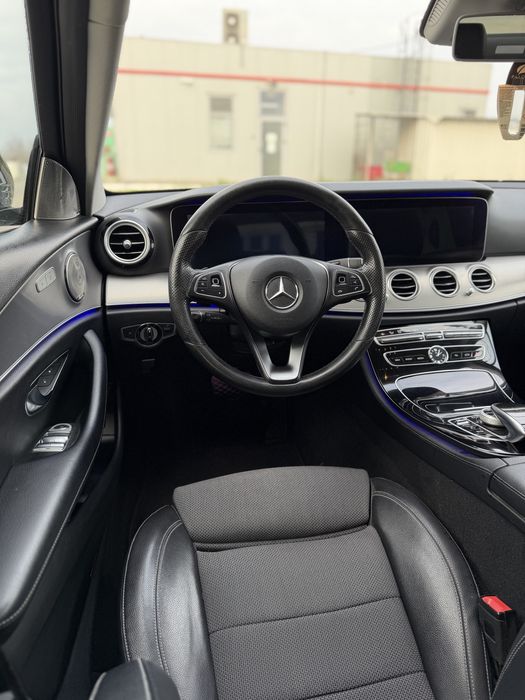 Mercedes E200 Avantgarde Tableta Camere 360 Iluminat Carplay