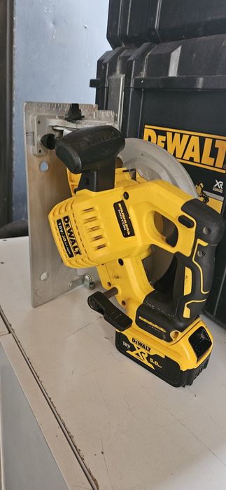 Circular Dewalt DCS 570