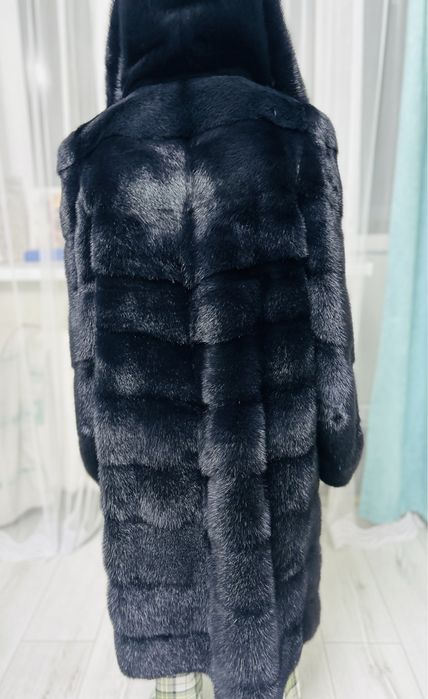 продам норкувую шубу