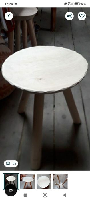 Scaun cu trei picioare