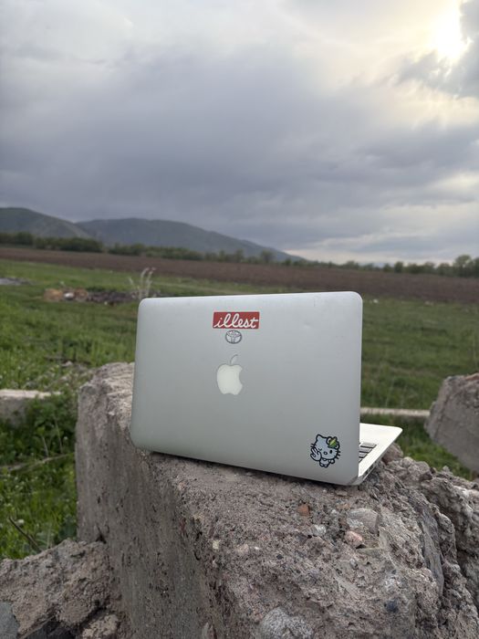 Продам Macbook air 11