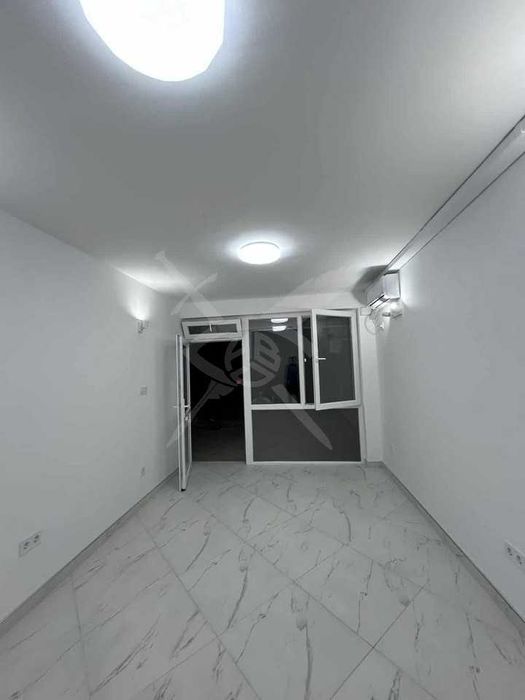 Дава се под наем Офис в Варна, ЖП Гара - 24 кв.м за 350 € - Снимка #1