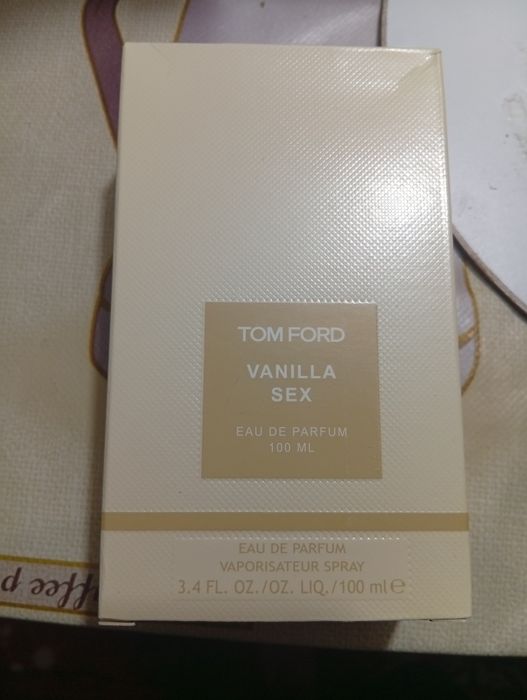 Vand parfum damă