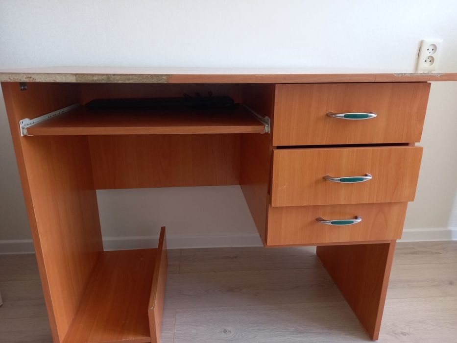 Продам стол письменный