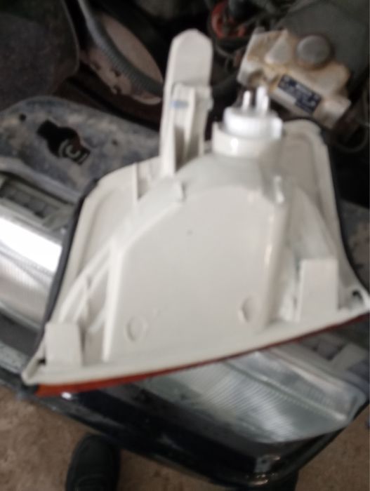 Продам повортники на 124 мерседес