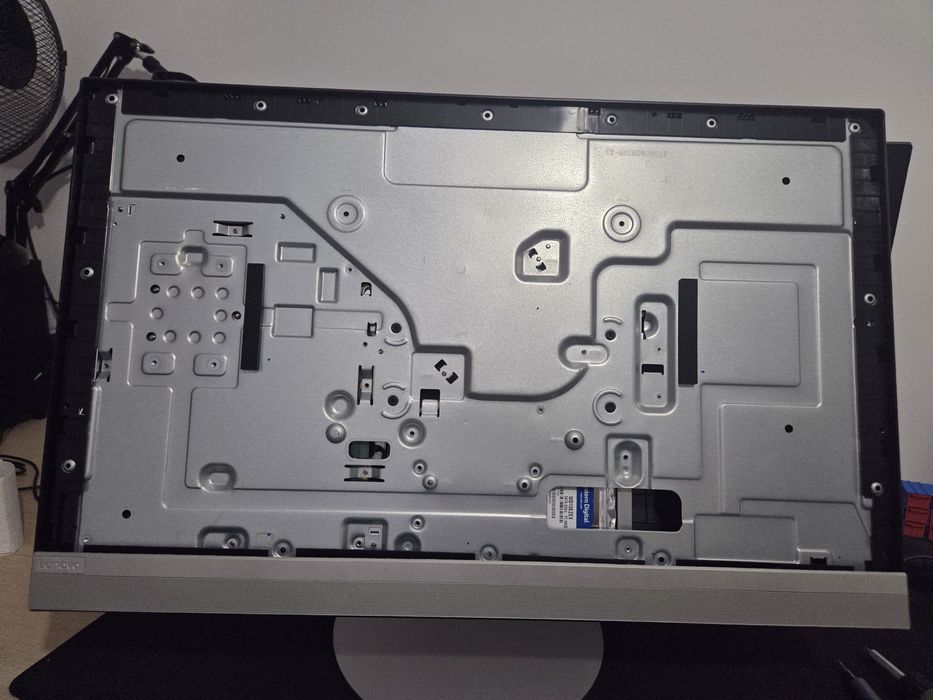 Display spart! Vand Lenovo IdeaCentre AIO 520-27ICB, i5-8400T, 12GB RAM, HDD+SSD fara display și DVD-RW