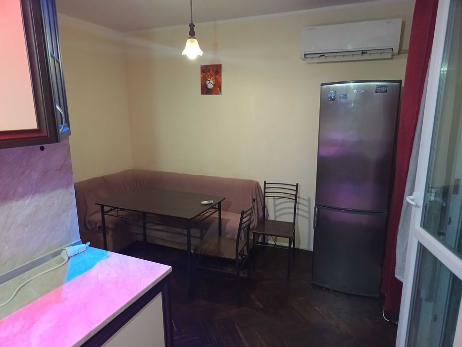 Дава се под наем Четиристаен апартамент в Варна, Гръцка махала - 100 кв.м за 548.25 € - Снимка #3