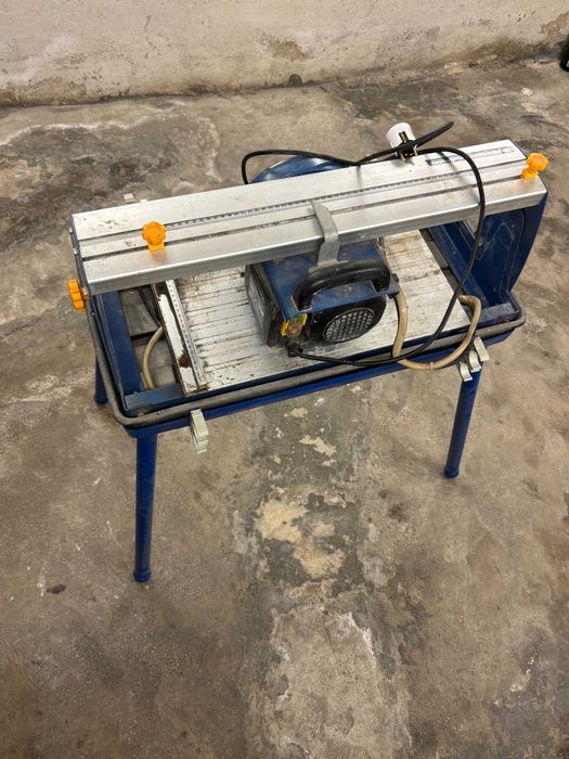 Машина за рязане на камък и плочки