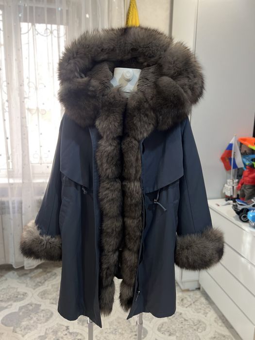 Продам парку женскую