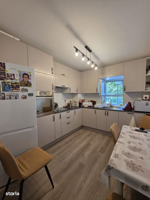 Apartament 3 camere decomandate, zona Campului