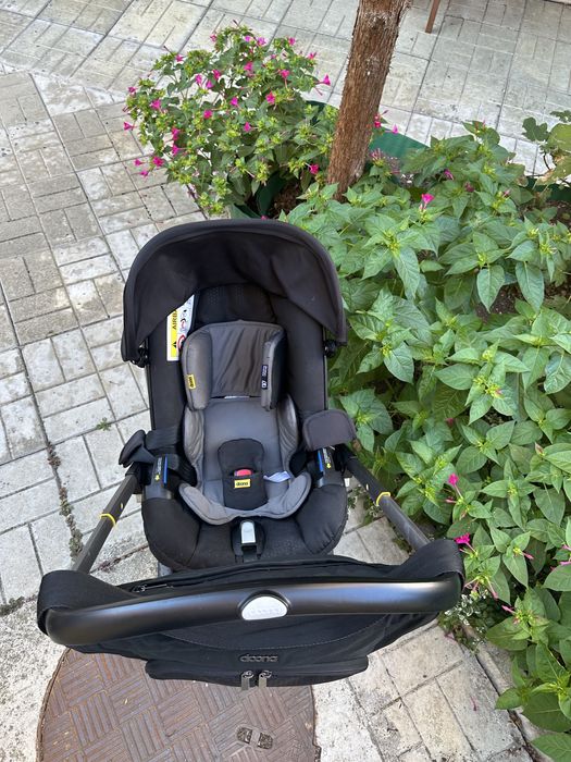 Бебешка количка Doona