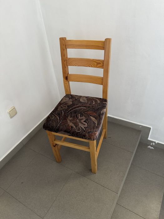 Масивна дървена маса с 10 стола