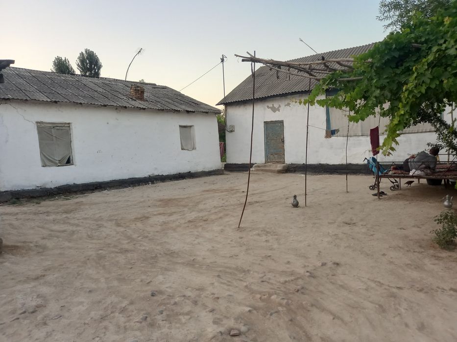 Boka tumanida 8 xonali uy sotiladi