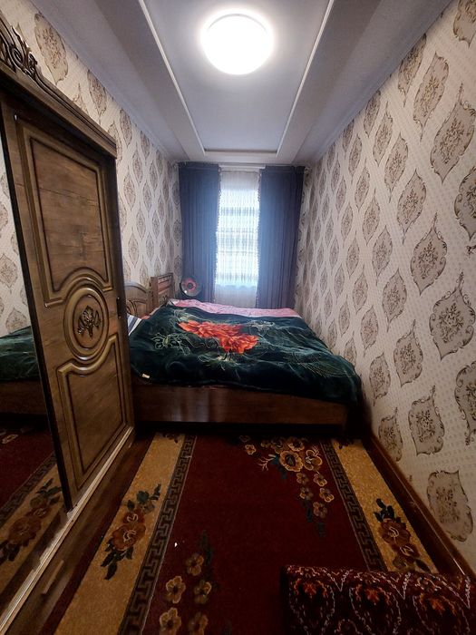 Ohangaron shahar yoshlik mahallasida katta hovli uy sotiladi