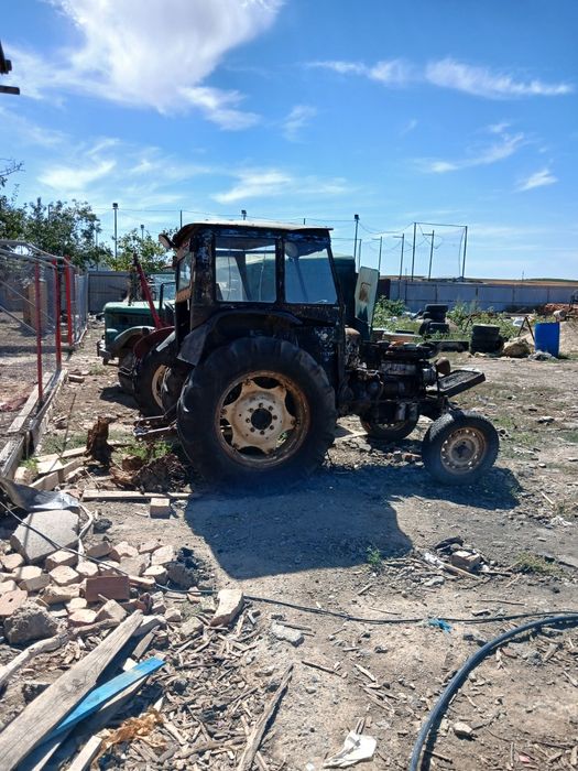 Vând tractor Zetor trei pistoane