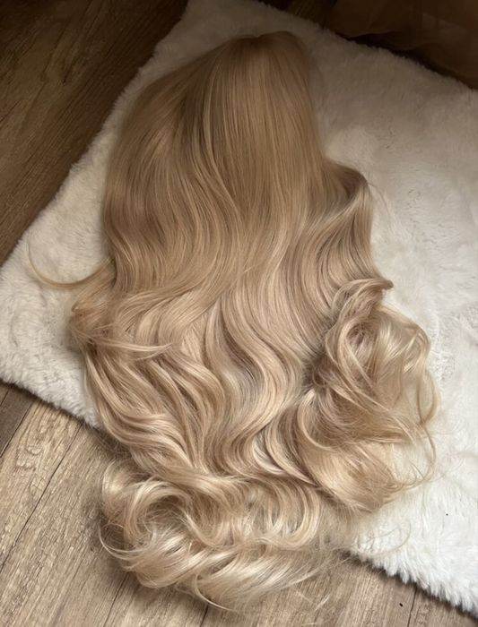 Дълга руса дамска перука с естествен вид – мека вълниста коса