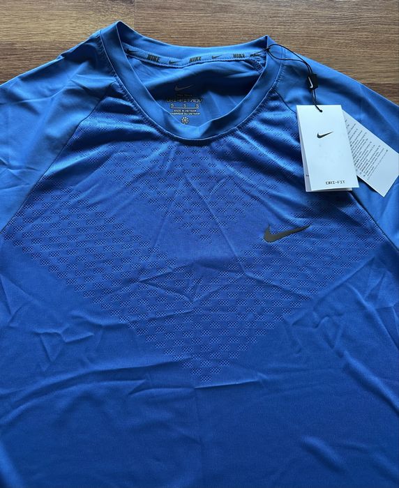 Мъжка синя тениска Nike,дишаща материя с гумирано лого
