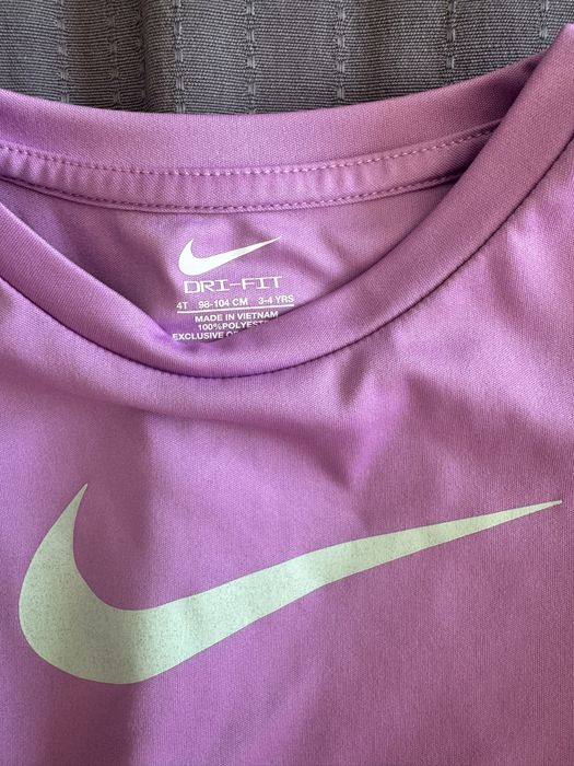 Vand tricou Nike, marimea 3-4 ani