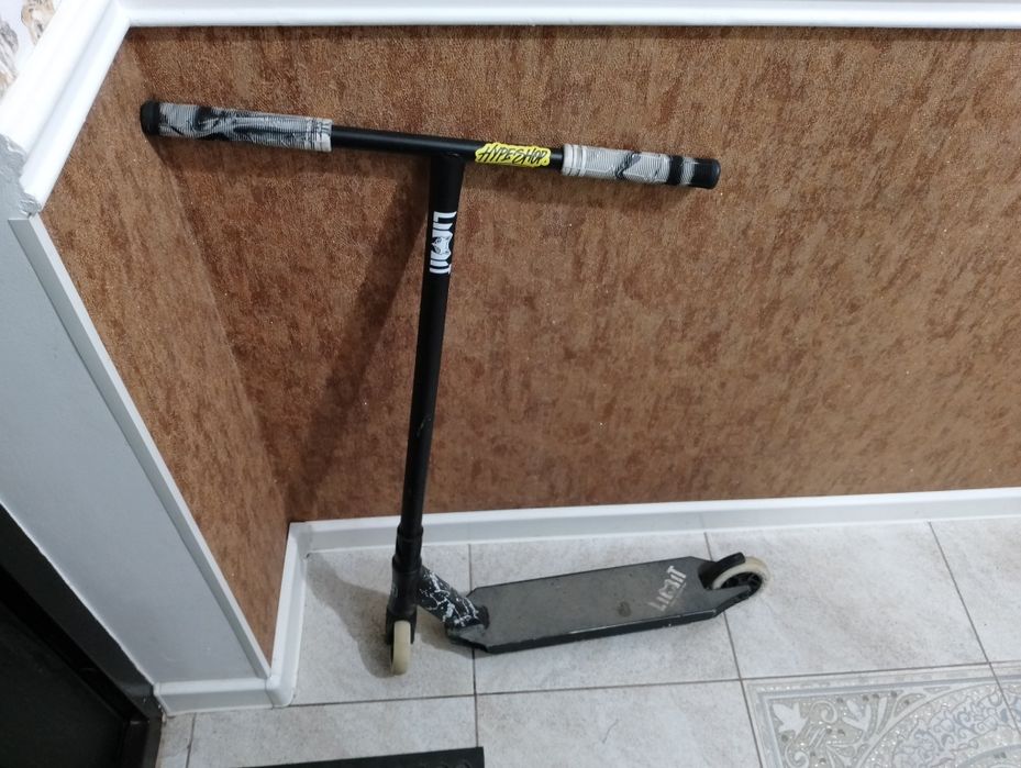 Самокат трюковой почти новый