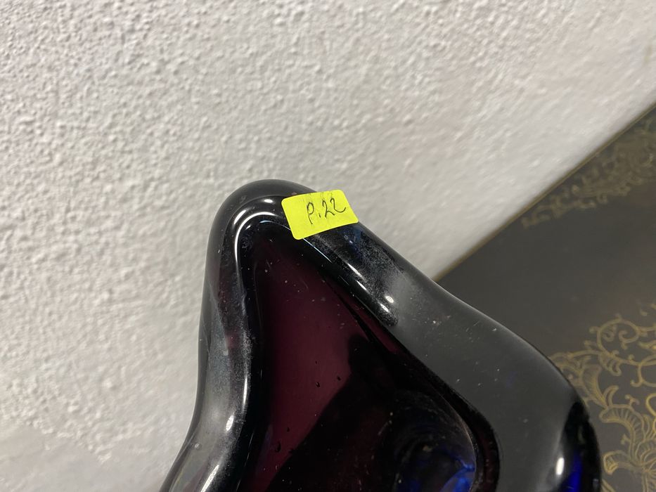 Италианска ваза от цветно стъкло с преливащи цветове