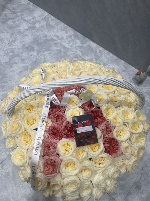 Белый розы голландские