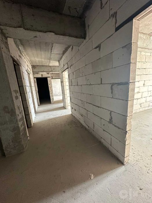 Срочно продам квартиру Шахристан 4комн коробка